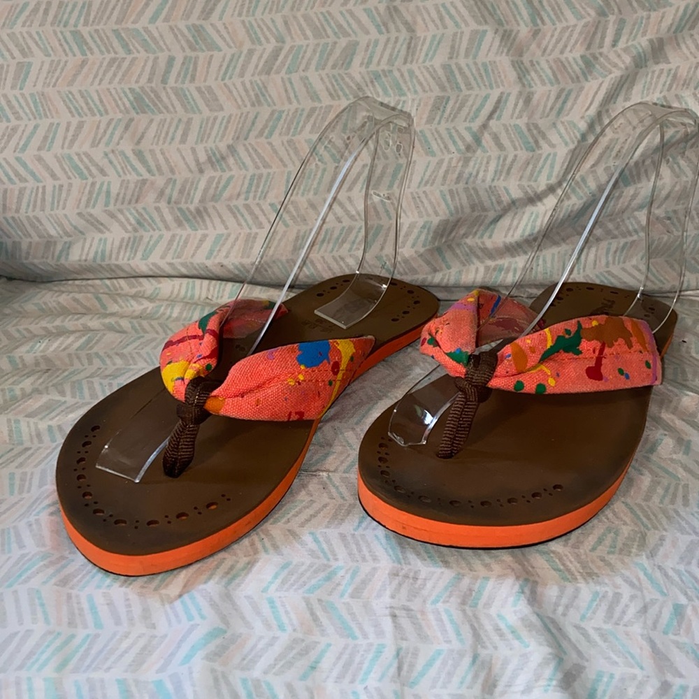 Frisky flip flops sz 7